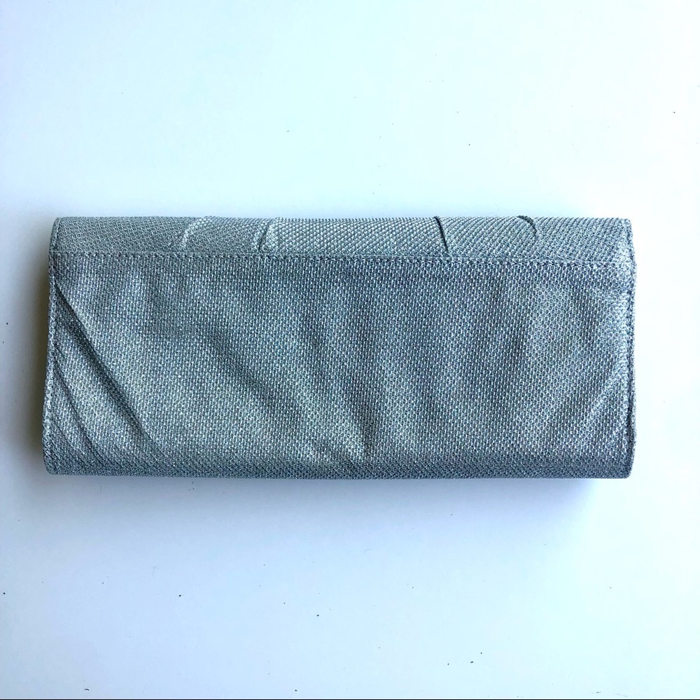 Call it Spring Clutch - Picture 4 of 6